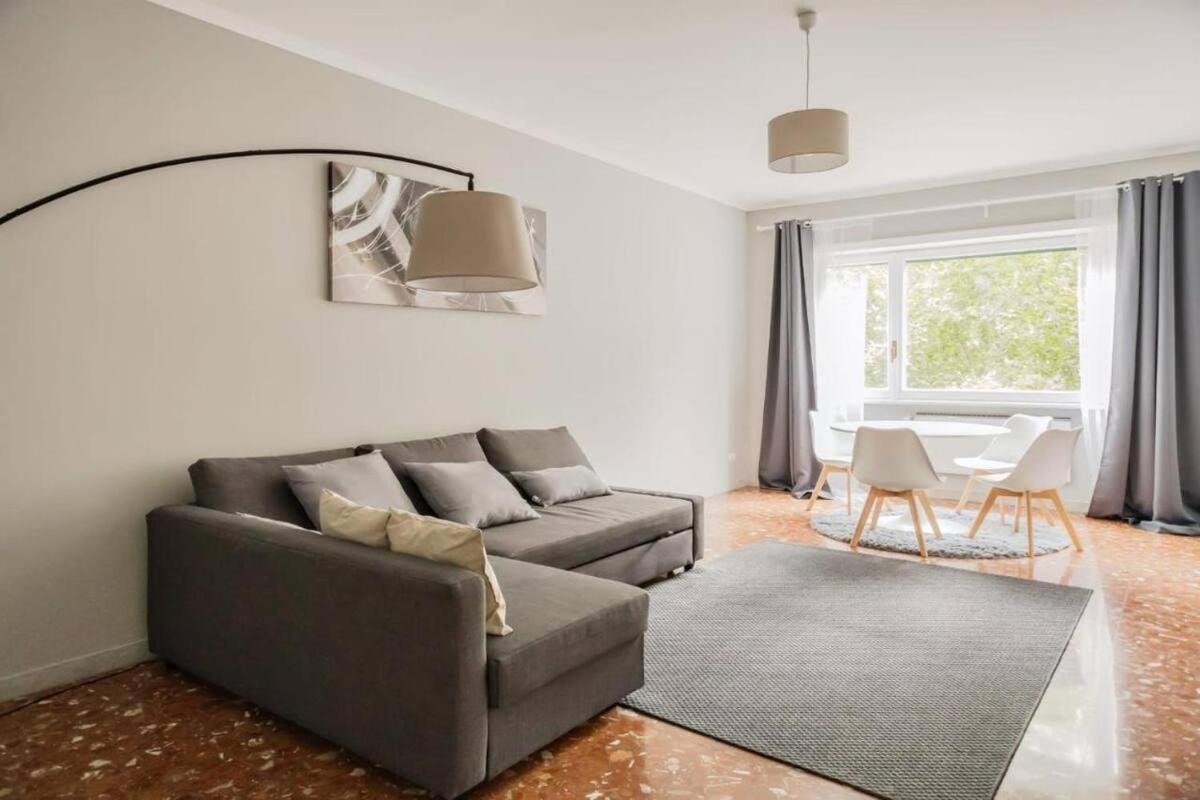 Ama 5 Minuti Dal Colosseo Apartment *